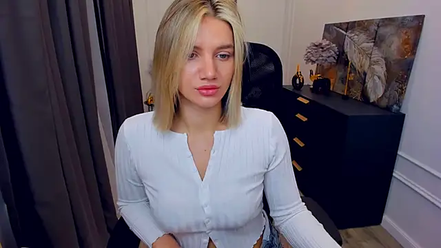 SelenaeMoore online show from 04-22-26, 03:53