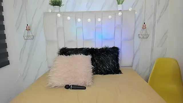 Snapshot of Esteff__o2 chatting on 02-25-25, 07:36 Esteff o2 online show from 02-25-25, 07:36