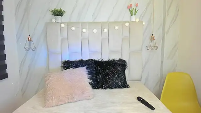 Snapshot of Esteff__o2 chatting on 02-28-25, 08:18 Esteff o2 online show from 02-28-25, 08:18