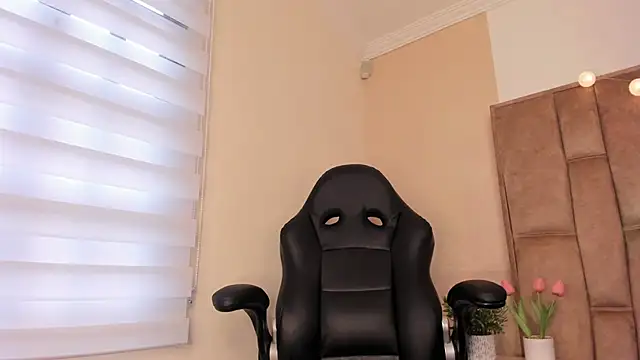 Snapshot of Esteff__o2 chatting on 03-07-25, 10:43 Esteff o2 online show from 03-07-25, 10:43