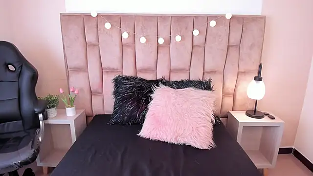 Snapshot of Esteff__o2 chatting on 03-08-25, 07:42 Esteff o2 online show from 03-08-25, 07:42