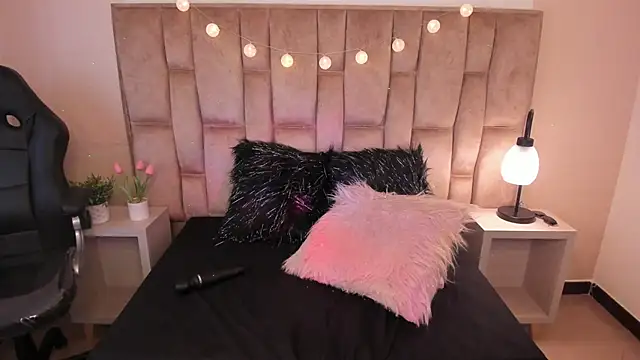 Snapshot of Esteff__o2 chatting on 03-08-25, 10:45 Esteff o2 online show from 03-08-25, 10:45