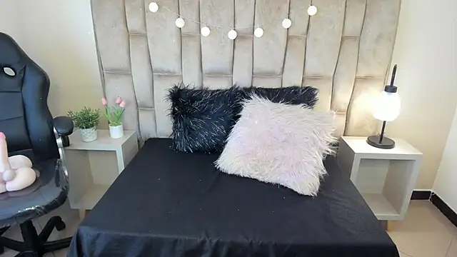 Snapshot of Esteff__o2 chatting on 03-15-25, 07:38 Esteff o2 online show from 03-15-25, 07:38