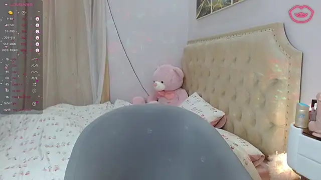 Snapshot of Ly____ chatting on 02-12-25, 01:06 Ly online show from 02-12-25, 01:06