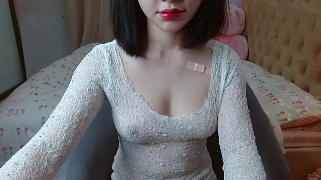 Snapshot of Ly____ chatting on 02-15-25, 03:31 Ly online show from 02-15-25, 03:31