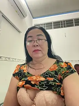 Snapshot of NDith chatting on 03-02-25, 03:37 NDith online show from 03-02-25, 03:37