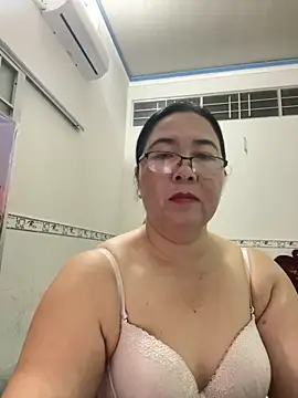 Snapshot of NDith chatting on 03-08-25, 02:40 NDith online show from 03-08-25, 02:40