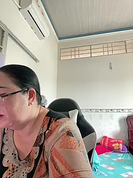 Snapshot of NDith chatting on 03-15-25, 04:13 NDith online show from 03-15-25, 04:13