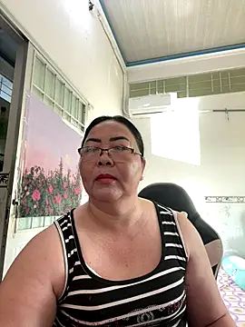 Snapshot of NDith chatting on 10-06-25, 11:46 NDith online show from 10-06-25, 11:46