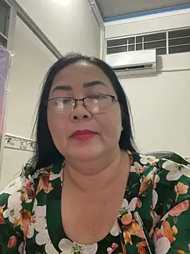 Snapshot of NDith chatting on 10-09-25, 11:19 NDith online show from 10-09-25, 11:19
