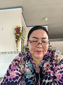 Snapshot of NDith chatting on 10-25-25, 12:07 NDith online show from 10-25-25, 12:07