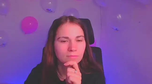 Snapshot of Loon_Amore chatting on 02-13-25, 11:15 Loon Amore online show from 02-13-25, 11:15