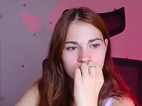 Snapshot of Loon_Amore chatting on 09-10-25, 06:24 Loon Amore online show from 09-10-25, 06:24