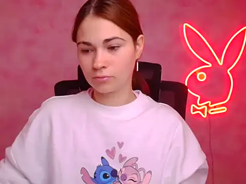 Snapshot of Loon_Amore chatting on 10-18-25, 05:10 Loon Amore online show from 10-18-25, 05:10