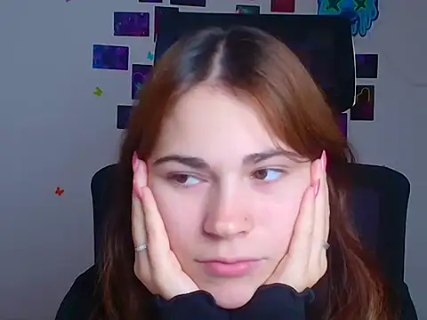 Snapshot of Loon_Amore chatting on 11-26-25, 06:47 Loon Amore online show from 11-26-25, 06:47