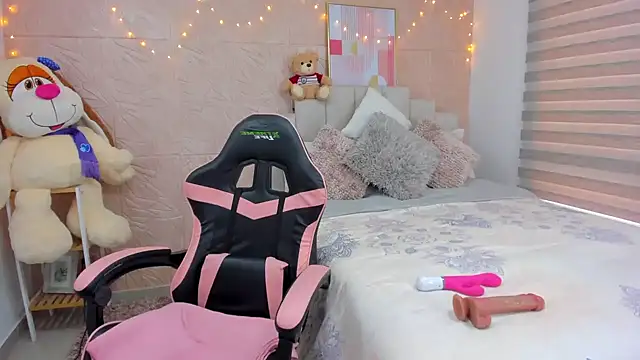 Snapshot of emilyharrix chatting on 12-01-24, 09:37 emilyharrix online show from 12-01-24, 09:37