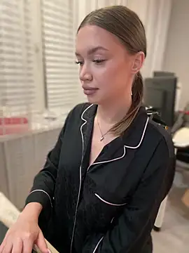 Snapshot of bunnyrich chatting on 10-09-25, 10:41 bunnyrich online show from 10-09-25, 10:41