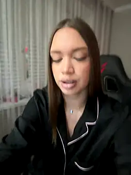 Snapshot of bunnyrich chatting on 10-31-25, 05:47 bunnyrich online show from 10-31-25, 05:47