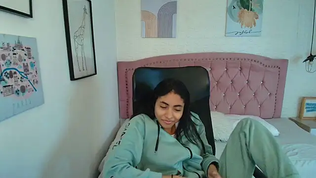 shaneelle online show from 12-21-25, 03:02