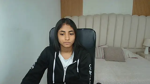 shaneelle online show from 04-13-26, 03:01