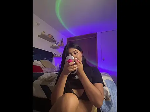 Snapshot of SusyAlvarez chatting on 10-17-25, 01:09 SusyAlvarez online show from 10-17-25, 01:09