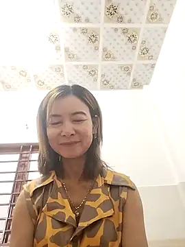 Snapshot of Sexy-ladyboobs20 chatting on 09-15-25, 01:05 Sexy-ladyboobs20 online show from 09-15-25, 01:05