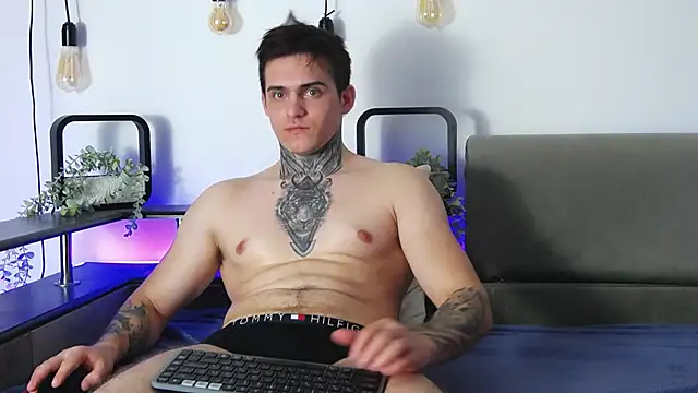 Snapshot of CarterCole chatting on 02-01-25, 04:44 CarterCole online show from 02-01-25, 04:44