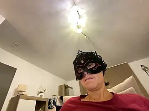 Marilou1983 online show from 09-28-25, 08:25