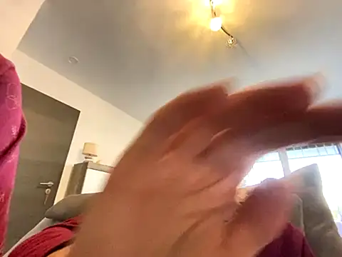 Marilou1983 online show from 10-31-25, 02:51