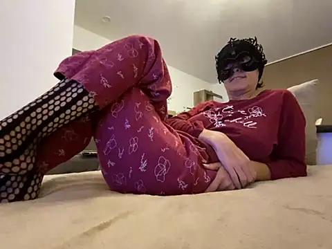 Marilou1983 online show from 05-06-26, 08:36