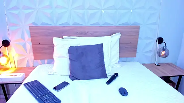 Stacey white  online show from 11-01-25, 08:22