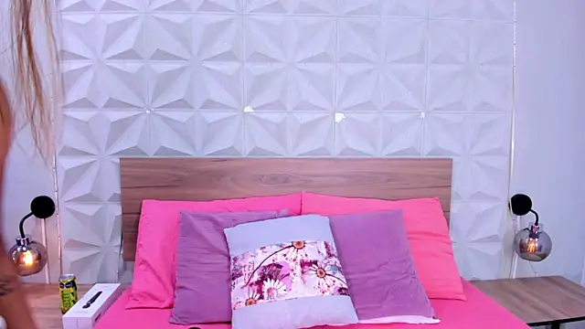 Stacey white  online show from 04-22-26, 08:32