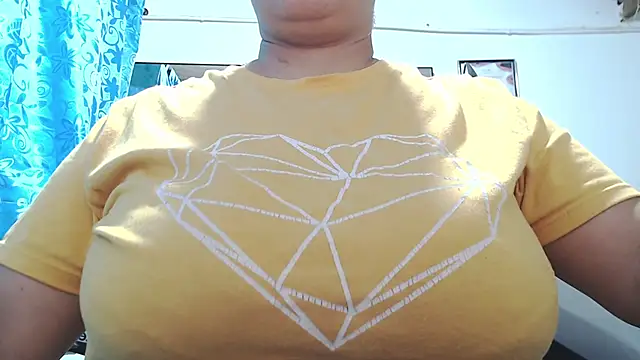 Snapshot of mia_donatto369 chatting on 10-08-25, 11:02 mia donatto369 online show from 10-08-25, 11:02