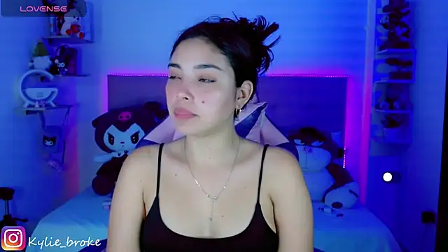 Snapshot of Kylie_brokee chatting on 01-22-25, 09:10 Kylie brokee online show from 01-22-25, 09:10