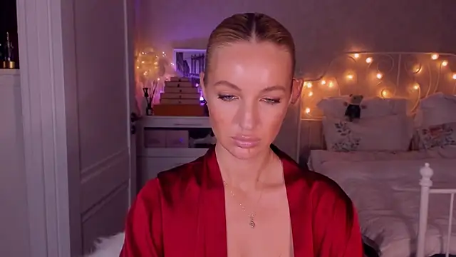 Snapshot of aestetick chatting on 10-12-25, 04:39 aestetick online show from 10-12-25, 04:39