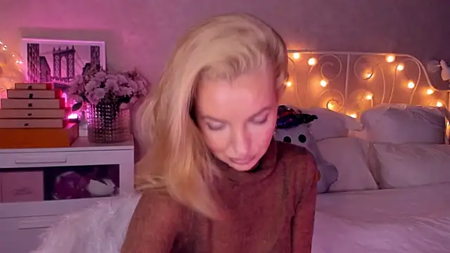 Snapshot of aestetick chatting on 11-04-25, 12:59 aestetick online show from 11-04-25, 12:59