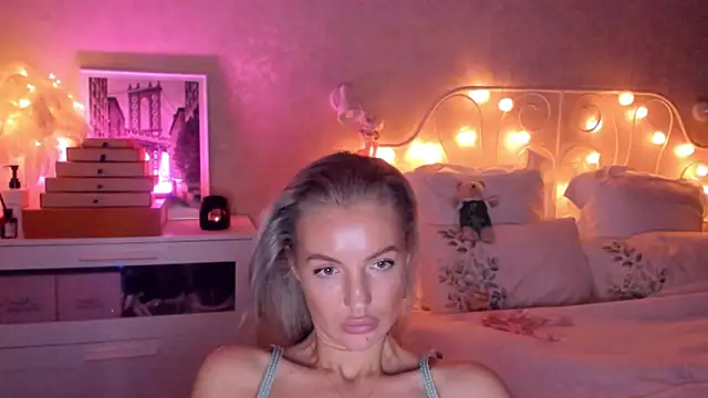 Snapshot of aestetick chatting on 11-16-25, 06:46 aestetick online show from 11-16-25, 06:46