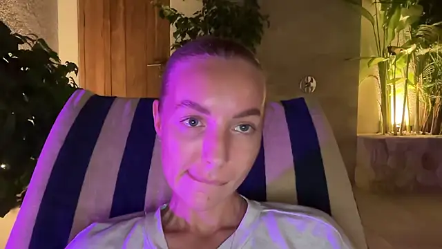 Snapshot of aestetick chatting on 11-22-25, 12:48 aestetick online show from 11-22-25, 12:48