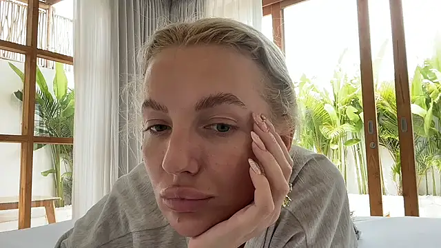 Snapshot of aestetick chatting on 11-23-25, 05:40 aestetick online show from 11-23-25, 05:40