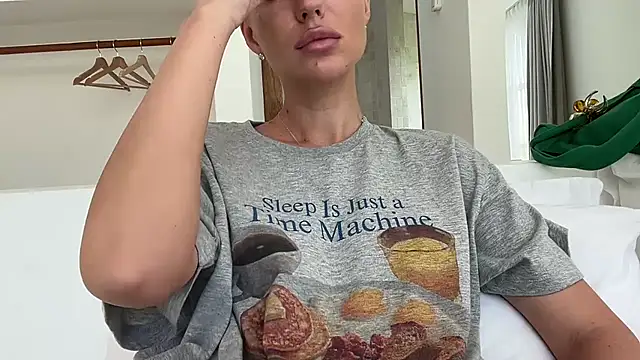 Snapshot of aestetick chatting on 11-26-25, 02:01 aestetick online show from 11-26-25, 02:01