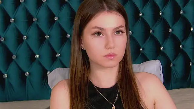 Snapshot of AliceMoreno chatting on 10-21-25, 05:13 AliceMoreno online show from 10-21-25, 05:13