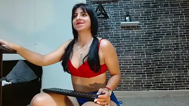 PaulinaRubio  online show from 12-27-24, 03:59