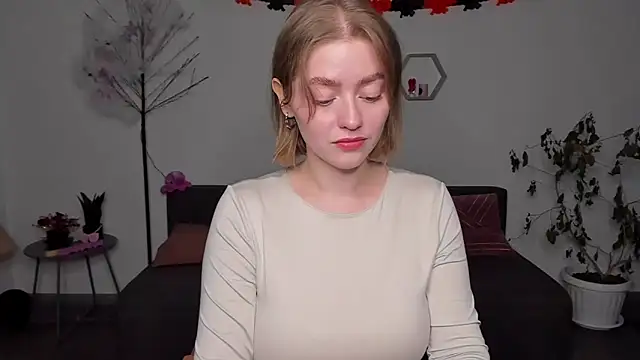 Snapshot of AidaPerry chatting on 12-10-24, 01:44 AidaPerry online show from 12-10-24, 01:44