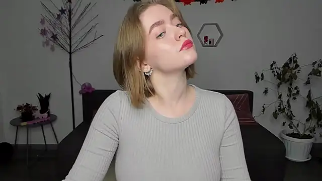 Snapshot of AidaPerry chatting on 12-11-24, 02:22 AidaPerry online show from 12-11-24, 02:22