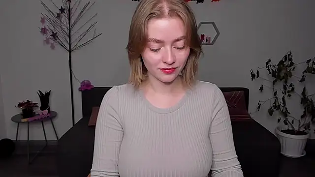 Snapshot of AidaPerry chatting on 12-11-24, 05:37 AidaPerry online show from 12-11-24, 05:37