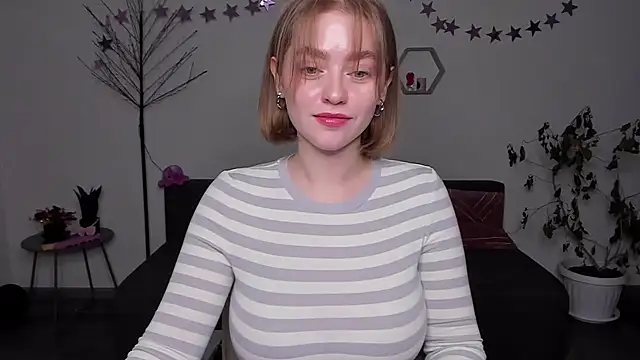 Snapshot of AidaPerry chatting on 12-12-24, 02:55 AidaPerry online show from 12-12-24, 02:55