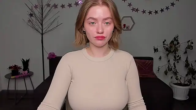 Snapshot of AidaPerry chatting on 12-22-24, 01:55 AidaPerry online show from 12-22-24, 01:55