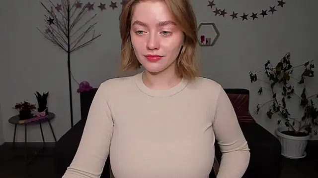 Snapshot of AidaPerry chatting on 12-22-24, 05:32 AidaPerry online show from 12-22-24, 05:32