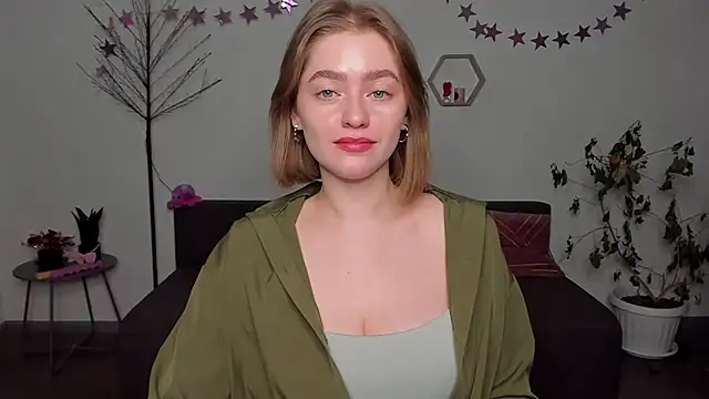 Snapshot of AidaPerry chatting on 12-23-24, 06:16 AidaPerry online show from 12-23-24, 06:16