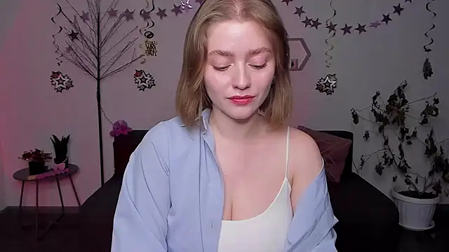 Snapshot of AidaPerry chatting on 01-07-25, 06:14 AidaPerry online show from 01-07-25, 06:14